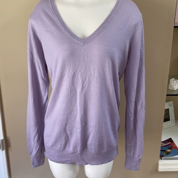 NWT V Neck Lightweight Top - Picture 2 of 7